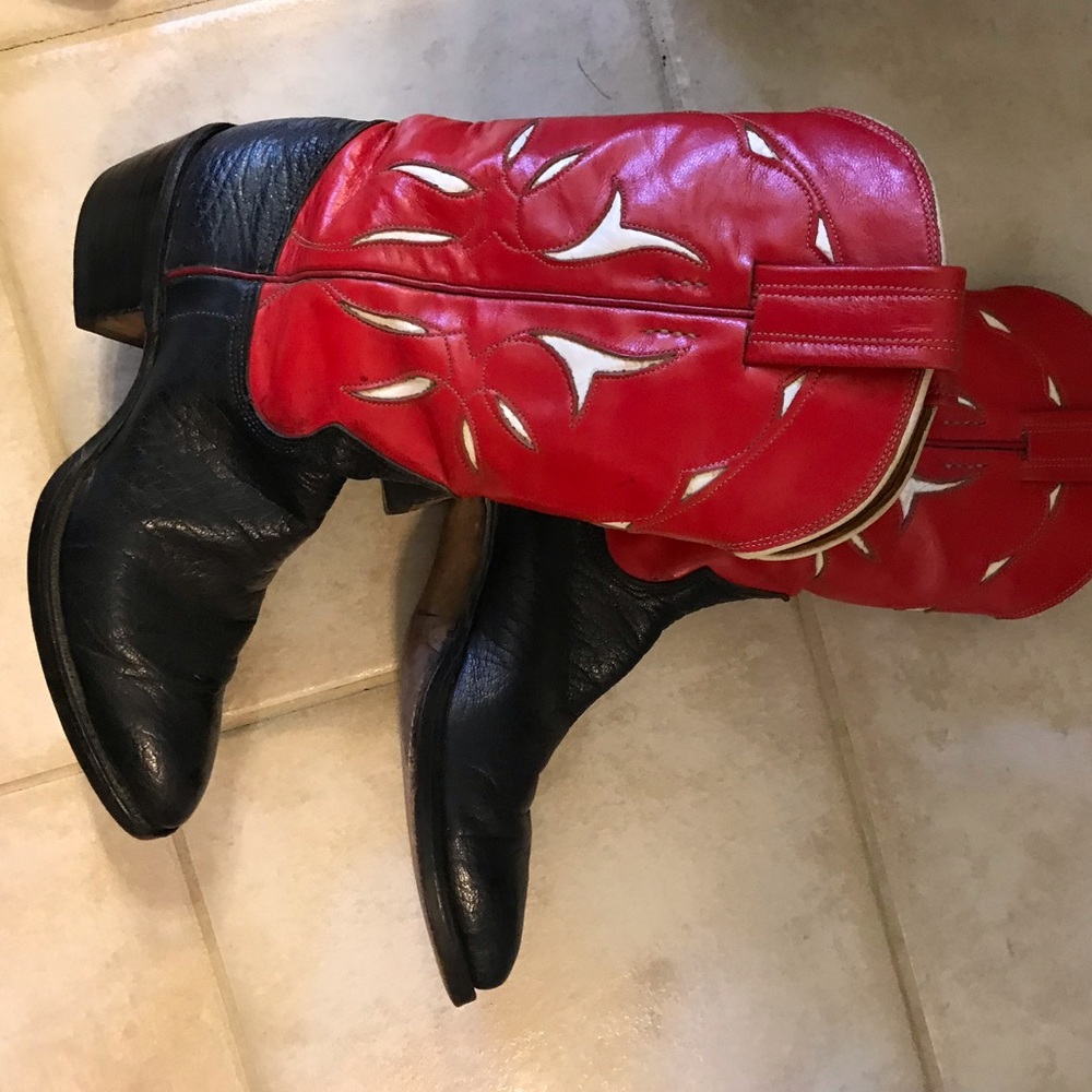 Cowboy boots black, red & white.
